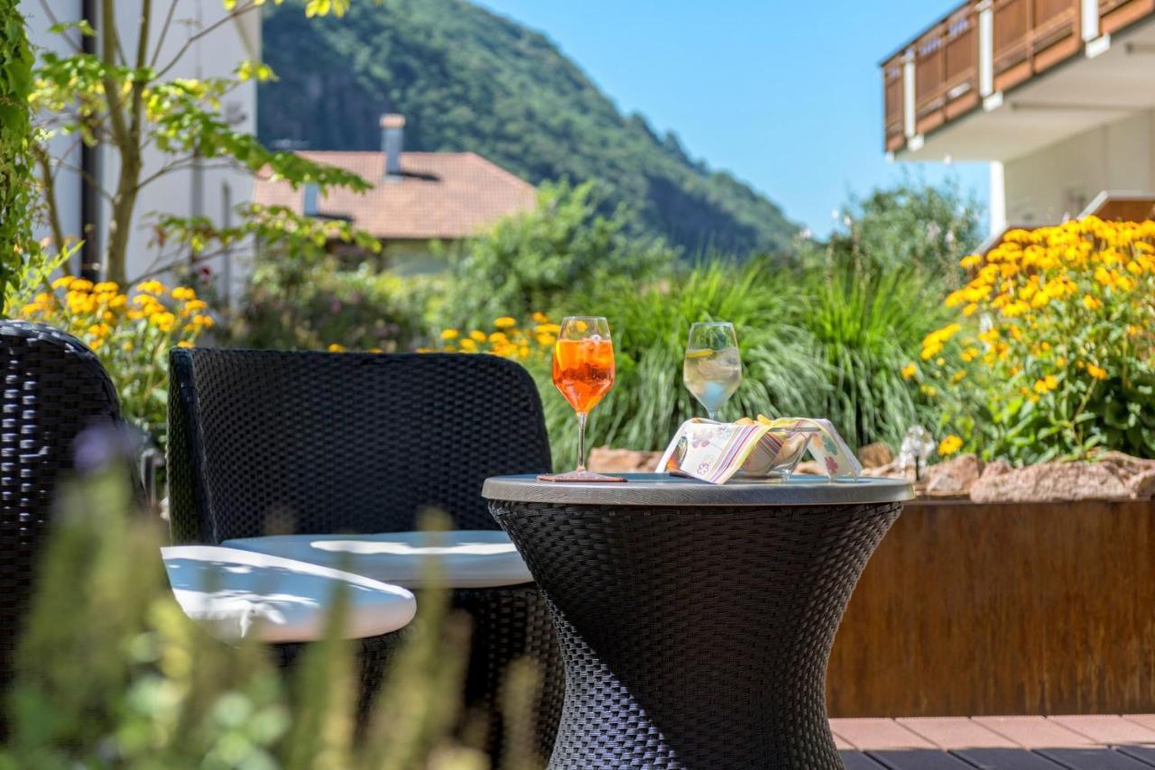 Hotel Garni Gruener Baum Laives Exterior photo