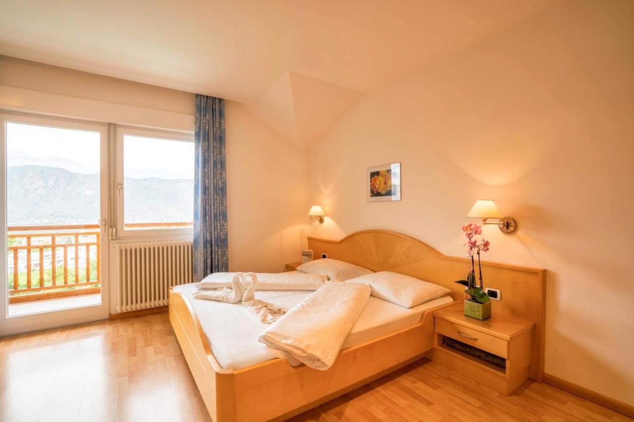 Hotel Garni Gruener Baum Laives Exterior photo