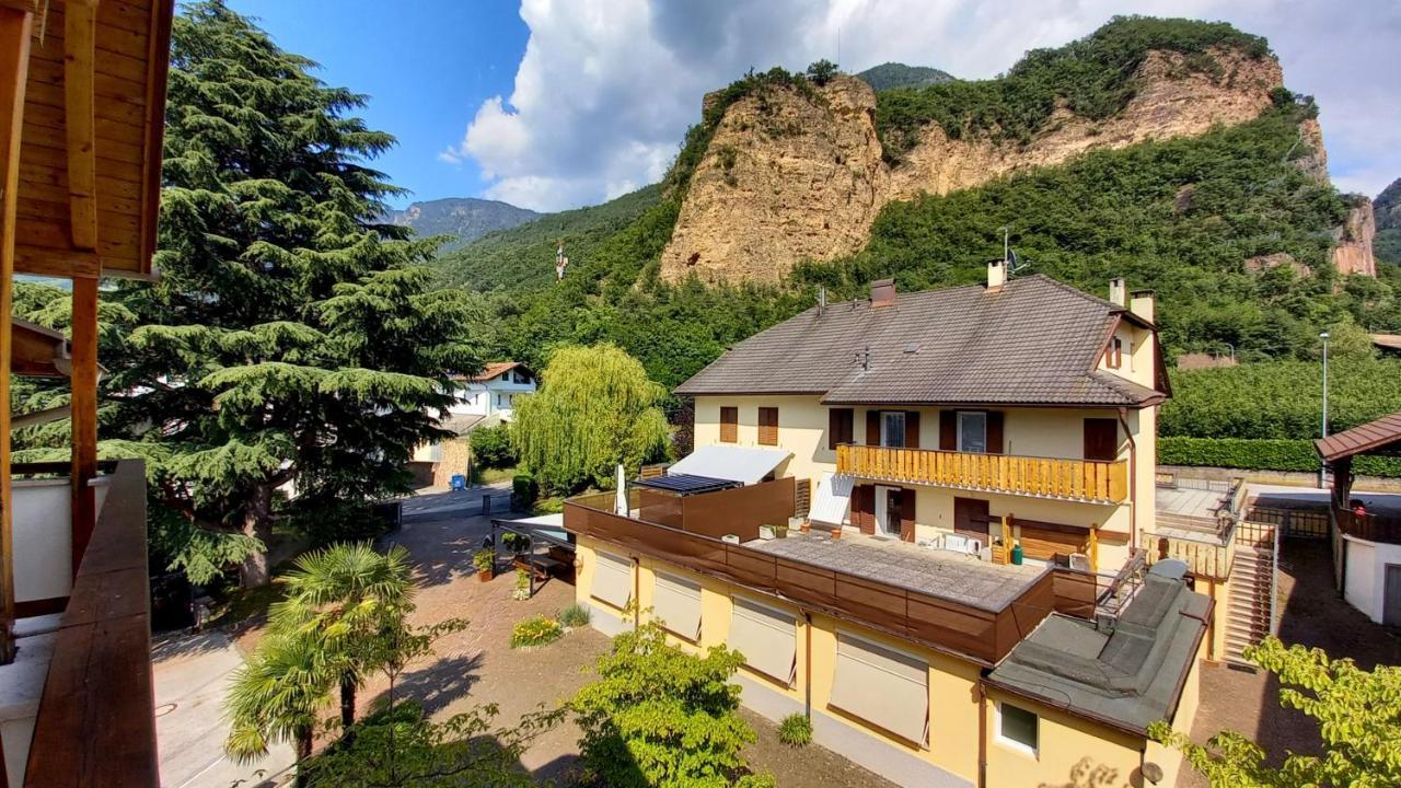Hotel Garni Gruener Baum Laives Exterior photo