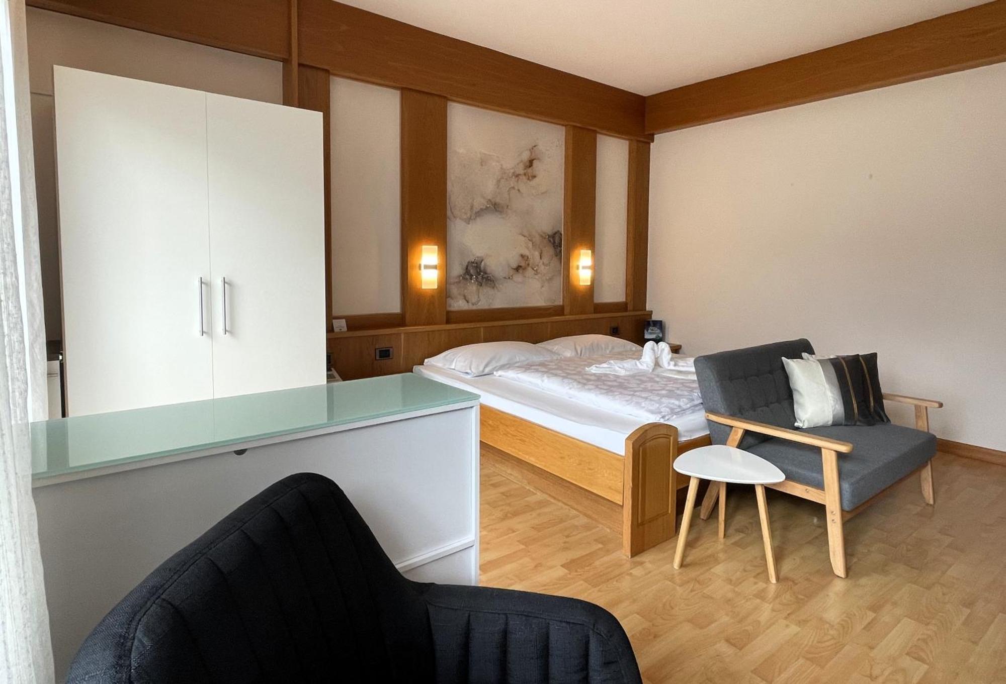 Hotel Garni Gruener Baum Laives Room photo
