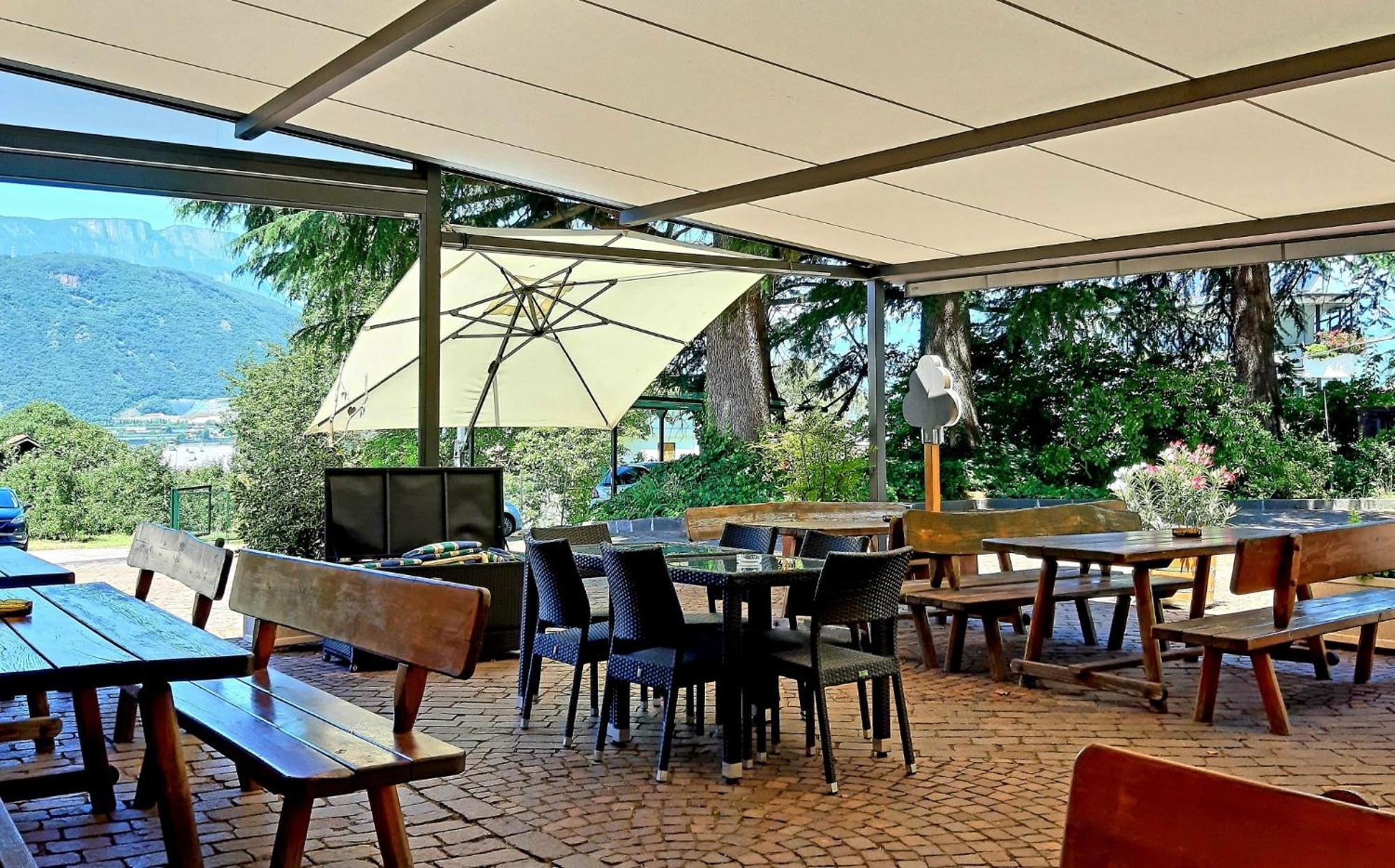 Hotel Garni Gruener Baum Laives Exterior photo