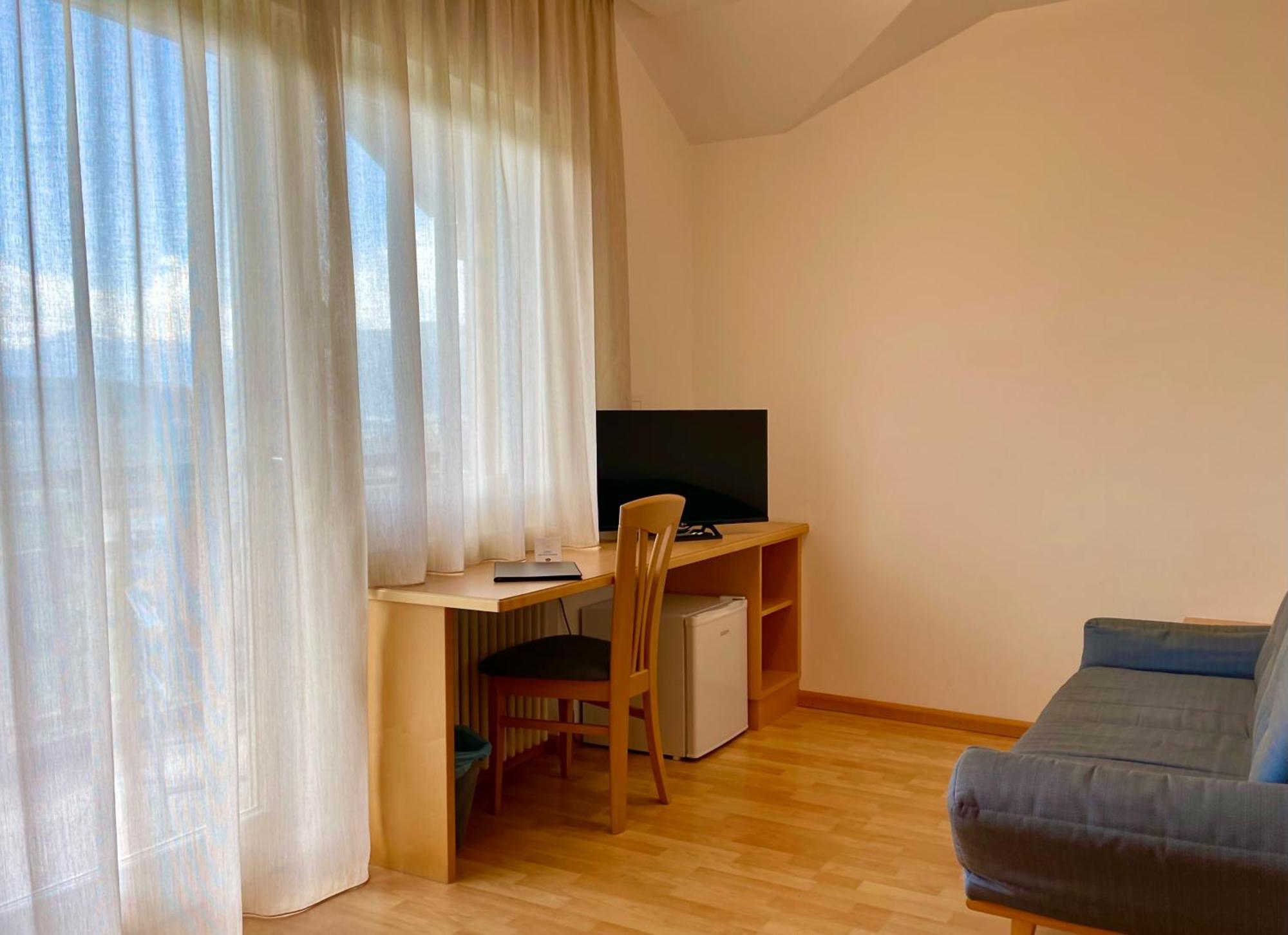 Hotel Garni Gruener Baum Laives Exterior photo