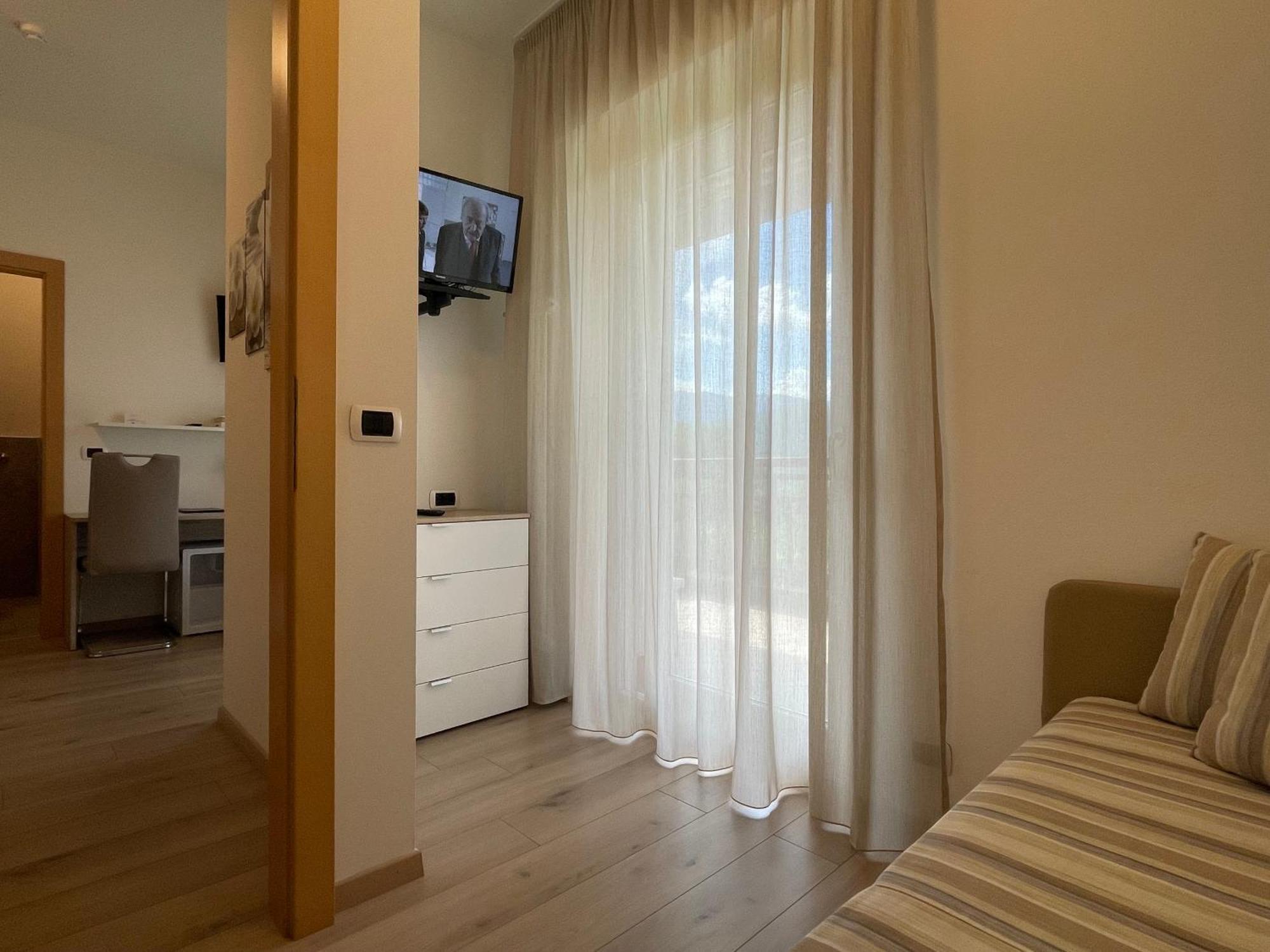Hotel Garni Gruener Baum Laives Exterior photo